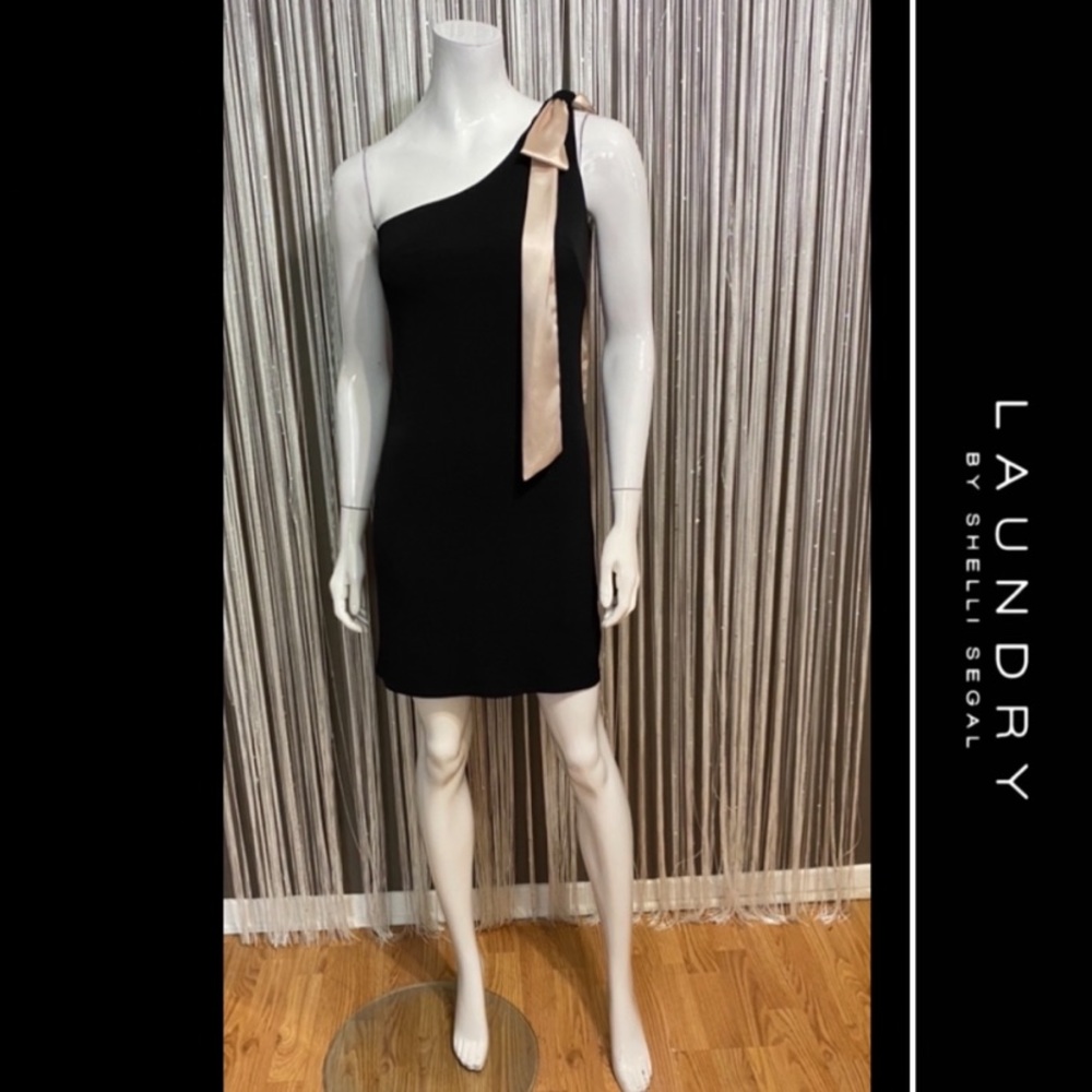 🔻SALE🔻LAUNDRY BY SHELLI SEGAL🔹EXCELLENT CONDITION